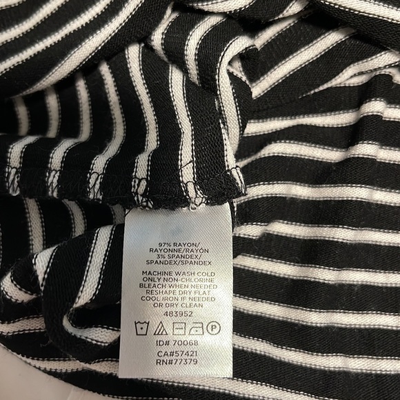 EUC Ann Taylor Mock Neck Balloon sleeve Top - Picture 9 of 9